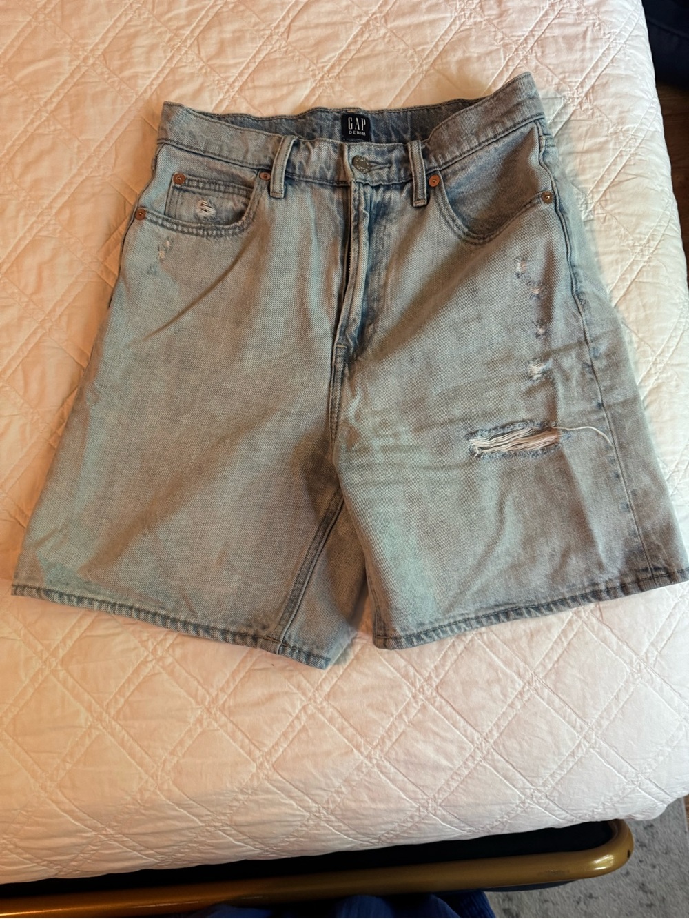 GAP Jean Bermuda Shorts - 26/2 - 6.5” inseam - light wash